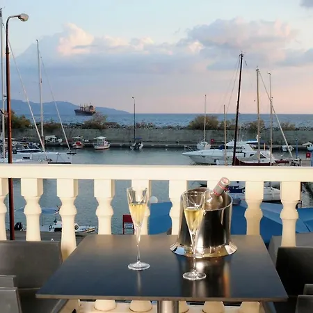 A Stunning House In A Prime Area By The Sea Front. Appartamento *