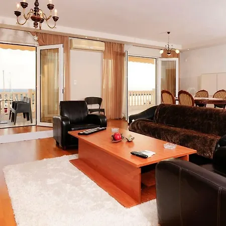 A Stunning House In A Prime Area By The Sea Front. Appartamento *