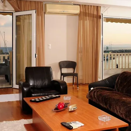 A Stunning House In A Prime Area By The Sea Front. Appartamento *