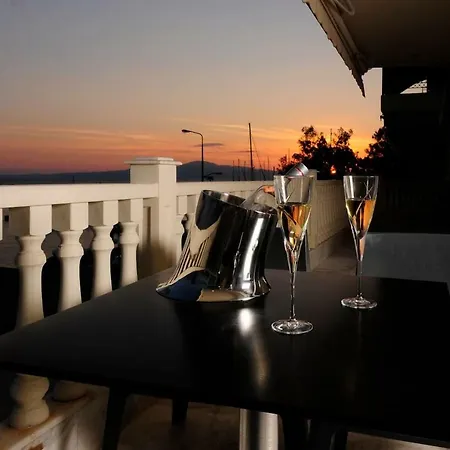 A Stunning House In A Prime Area By The Sea Front.