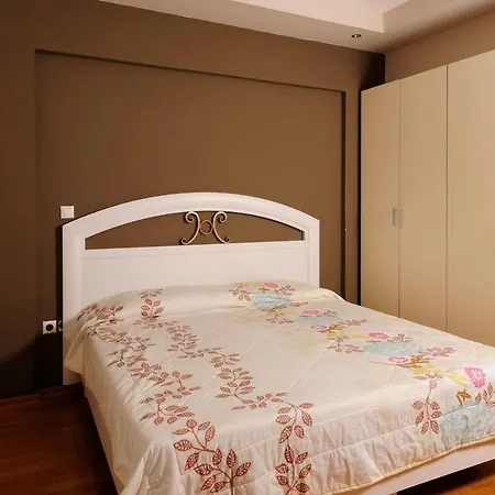A Stunning House In A Prime Area By The Sea Front. Appartamento Kalamata